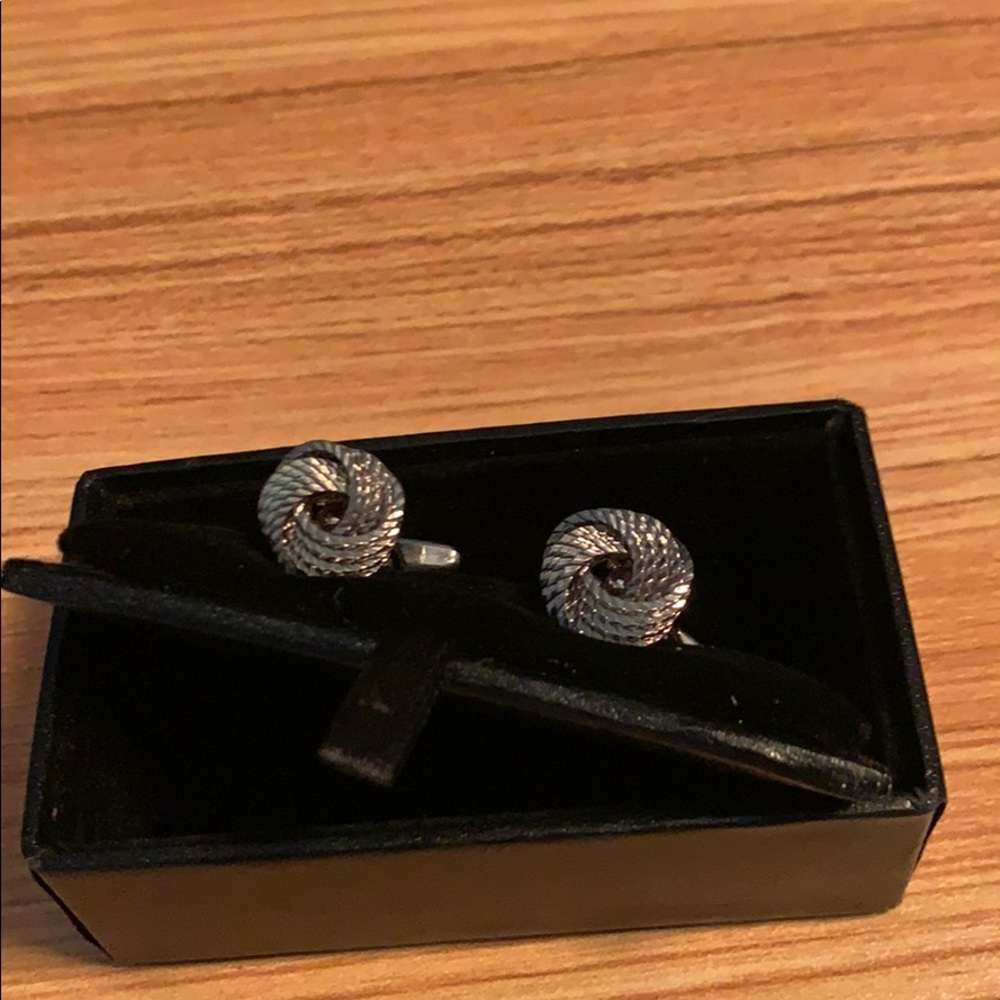 Men’s cuff links